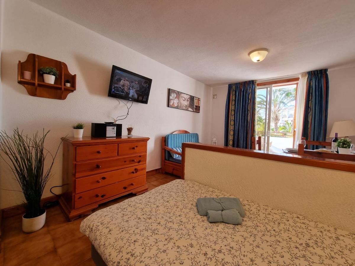 Studio Apartment No 1 Directly On The Beach And Sea, Terrace, Heated Pool, Wifi Playa de las Americas  Exterior photo