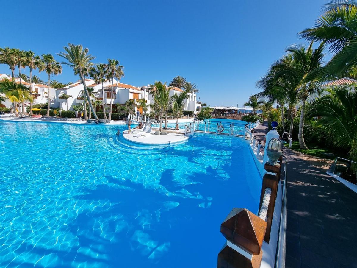 Studio Apartment No 1 Directly On The Beach And Sea, Terrace, Heated Pool, Wifi Playa de las Americas  Exterior photo