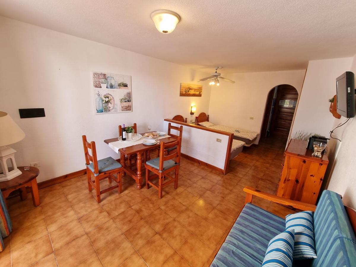 Studio Apartment No 1 Directly On The Beach And Sea, Terrace, Heated Pool, Wifi Playa de las Americas  Exterior photo