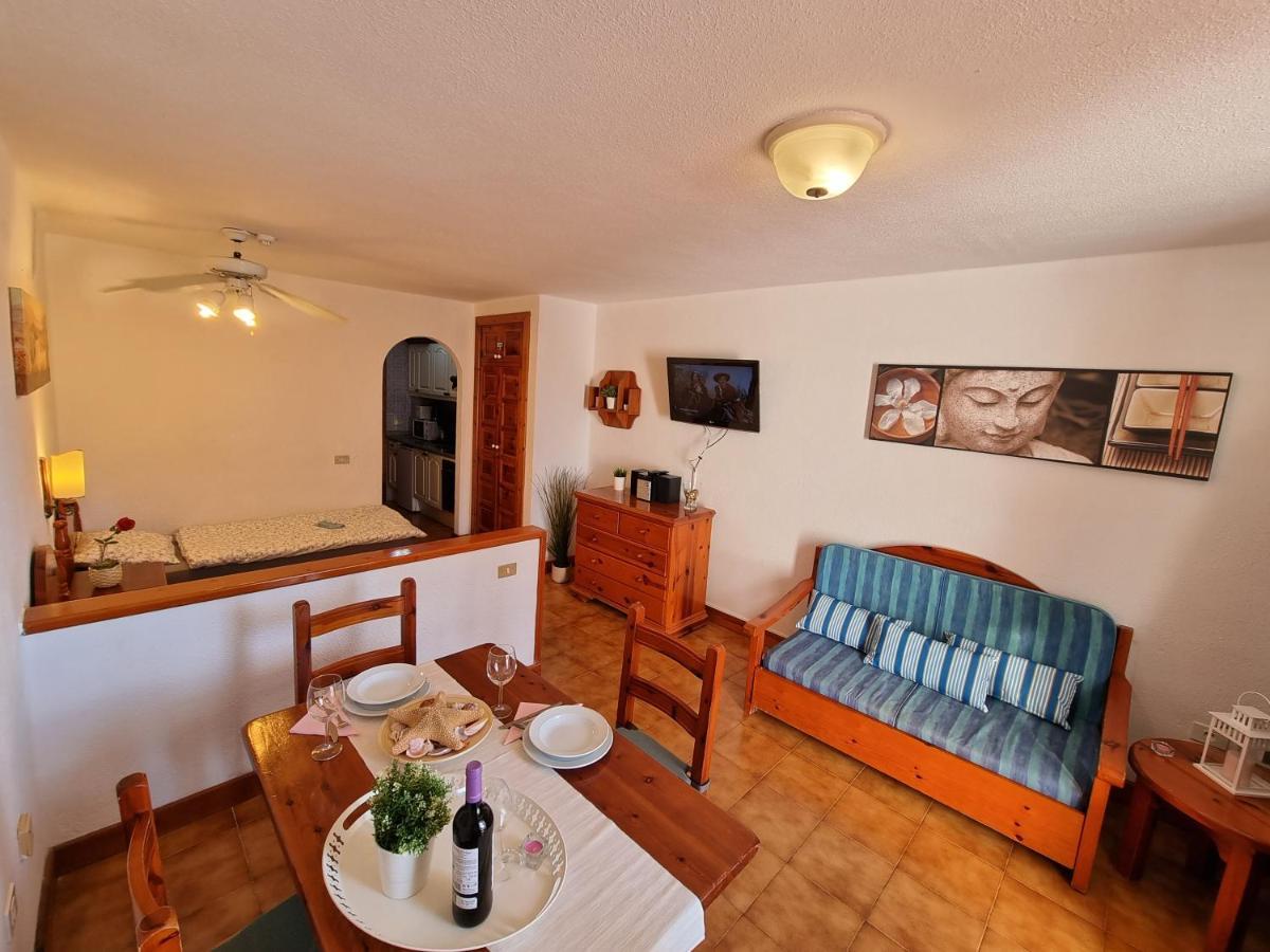 Studio Apartment No 1 Directly On The Beach And Sea, Terrace, Heated Pool, Wifi Playa de las Americas  Exterior photo